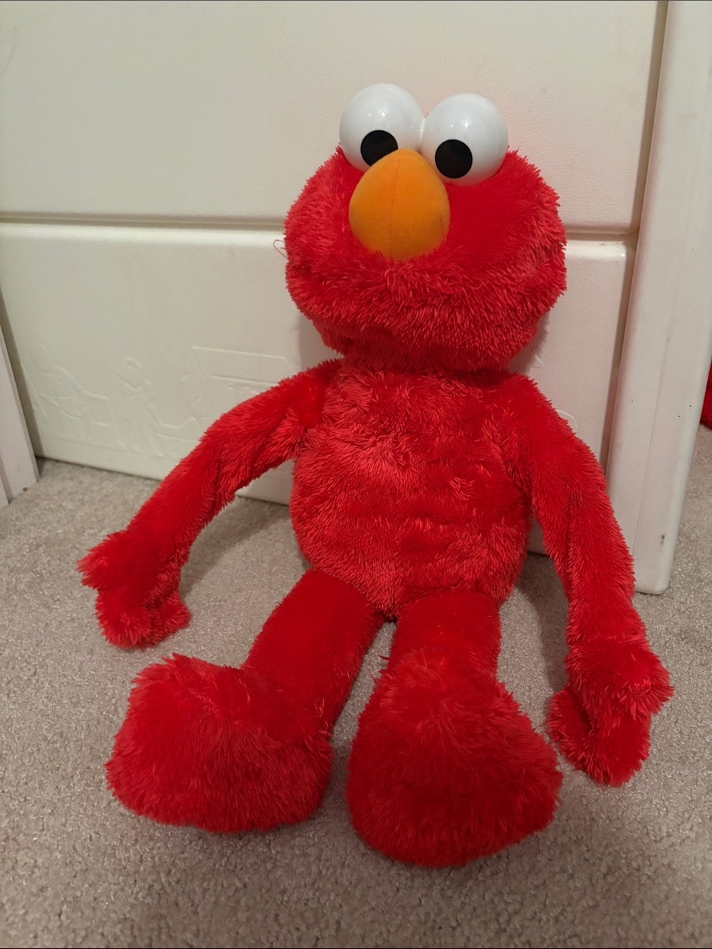Plush Big Hugs Elmo Talks and Sings